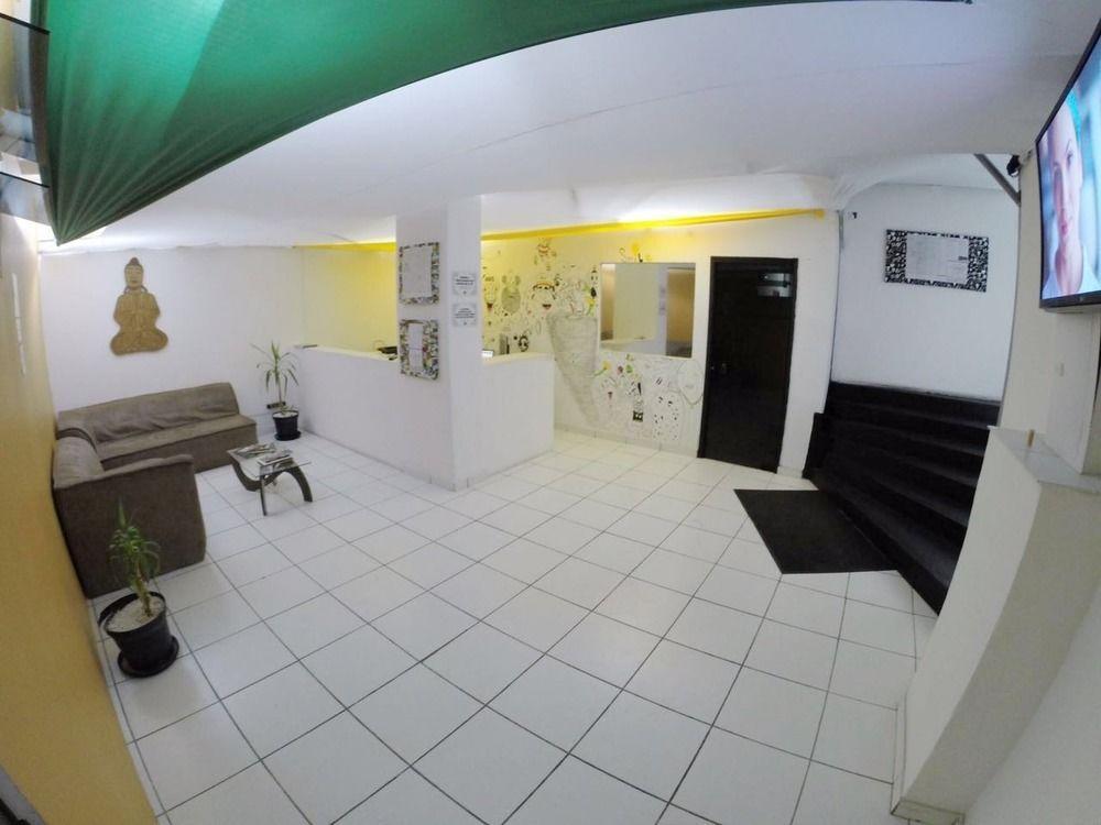 State - Em Frente Ao Metro Hostal *